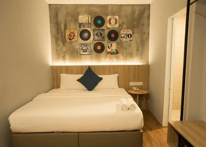 Hotel Ciq, Jalan Trus
