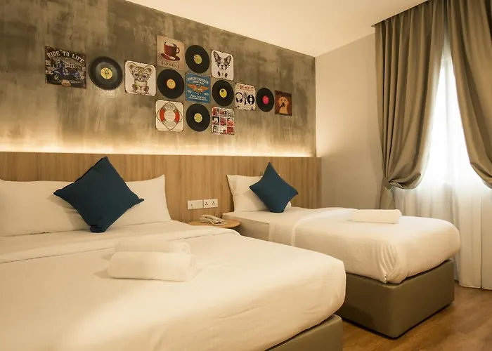 Hotel Ciq, Jalan Trus