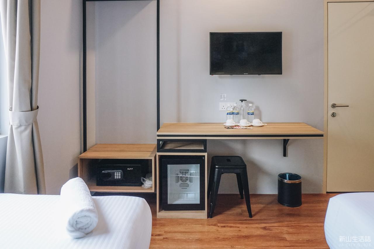 Ciq, Jalan Trus Hotel Johor Bahru